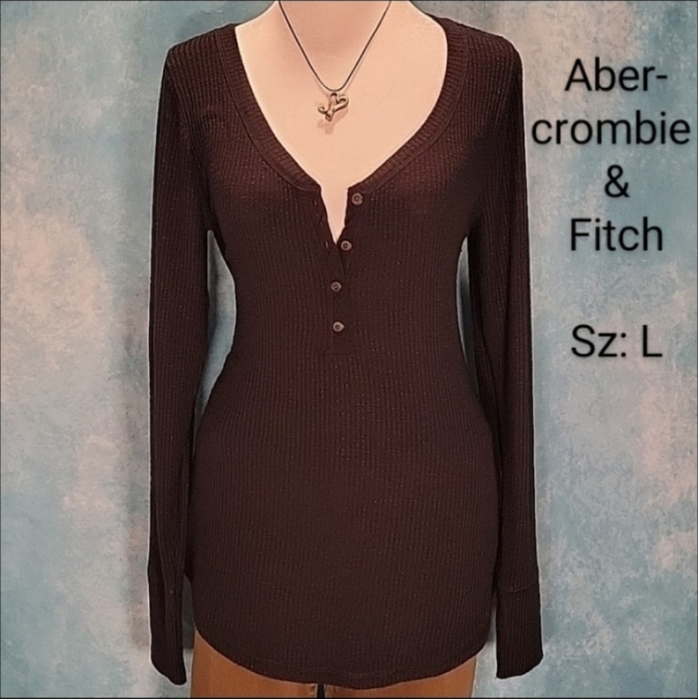 Abercrombie & Fitch Long Tail Stretch Sweater in Black w/ Button Bodice